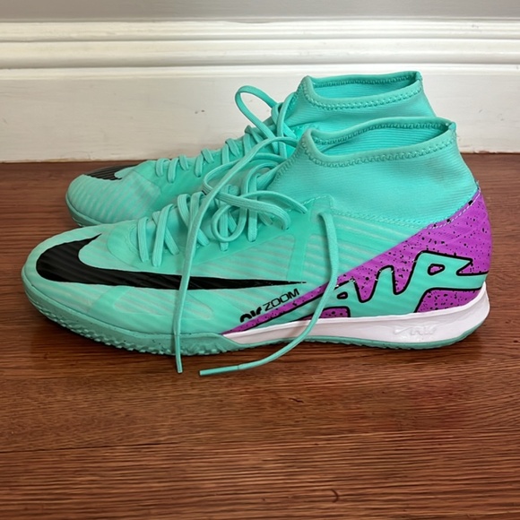 Women’s Size 8.5 Nike Mercurial Vapor 15 Academy Court Low-Top Soccer Shoes - Picture 1 of 6